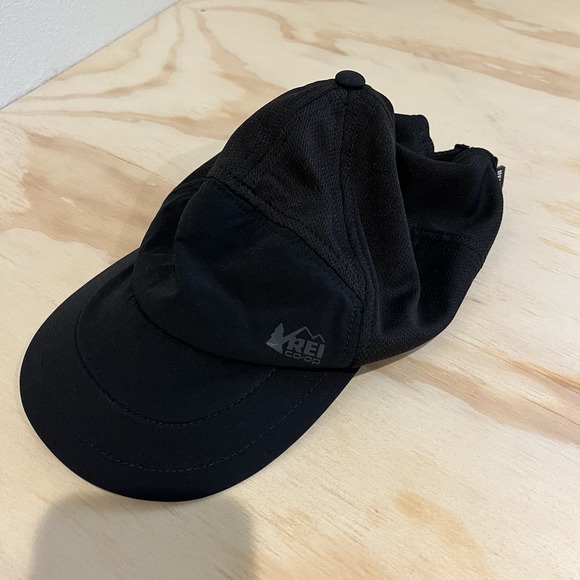 REI Co-op 5 Panel Hat Cap Black Snap Hook Toggle Hiking Running Trail Unisex - Picture 1 of 10